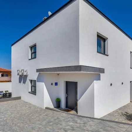 5 Bedroom Beautiful In Vakantiehuis